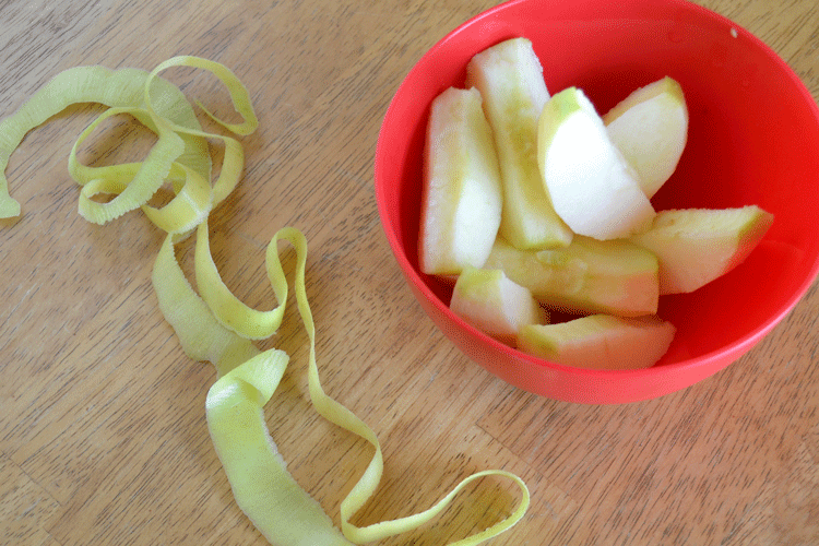 peeled apple slices